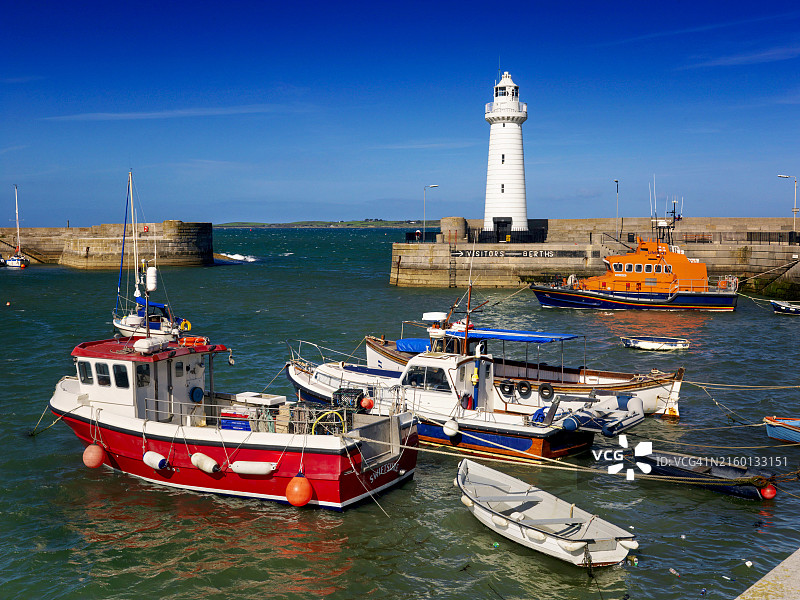 北爱尔兰唐郡多纳哈迪灯塔港口与救生艇图片素材