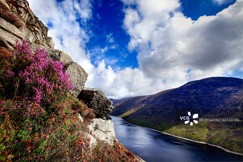 俯瞰北爱尔兰唐郡穆恩山脉的克罗姆水库图片素材