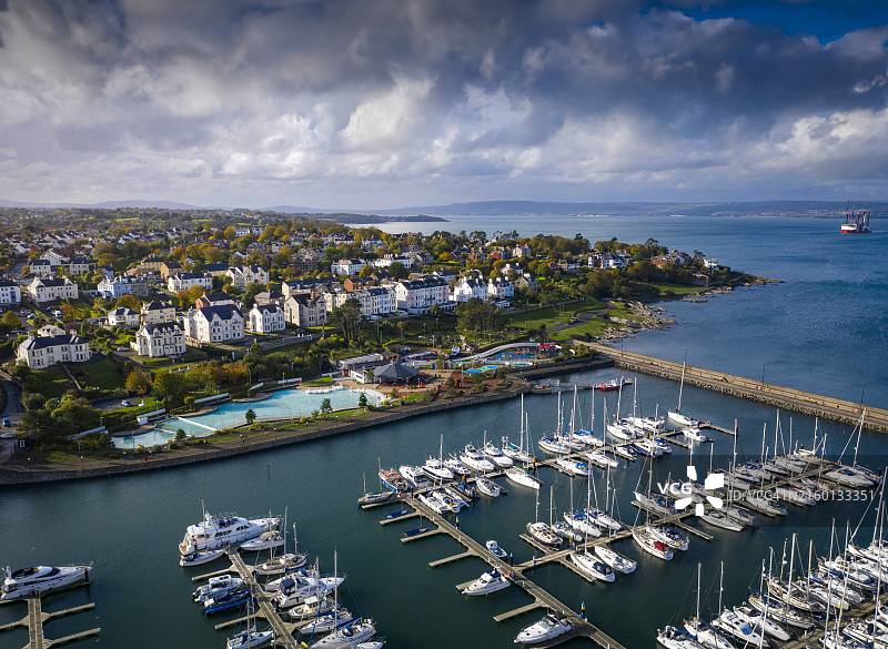 北爱尔兰唐郡班戈码头的航拍景色图片素材