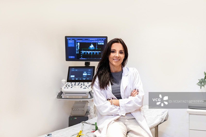 女心脏病专科医生办公室肖像照片图片素材