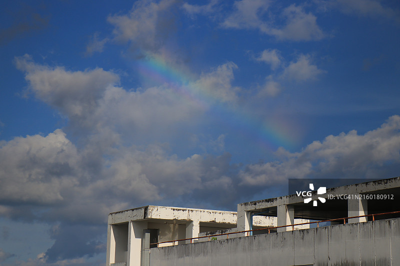 天空中的彩虹图片素材