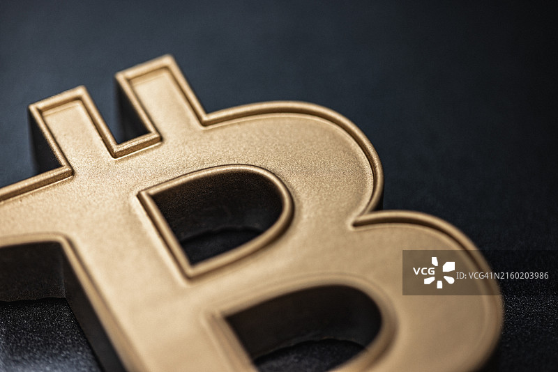 数字钱包与加密货币概念：金色比特币图标图片素材