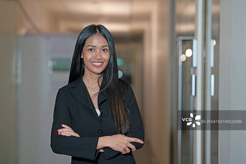 自信的商务女性肖像图片素材