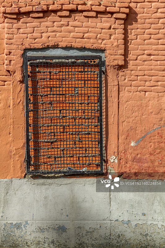 带安全格栅的砖砌窗户图片素材