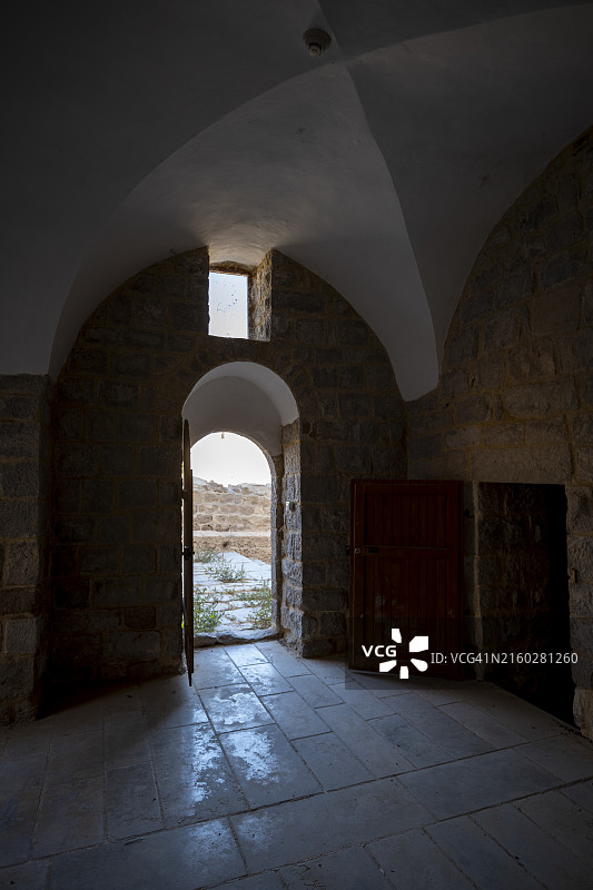 远眺尼比穆萨清真寺绿洲花园及大门拱图片素材