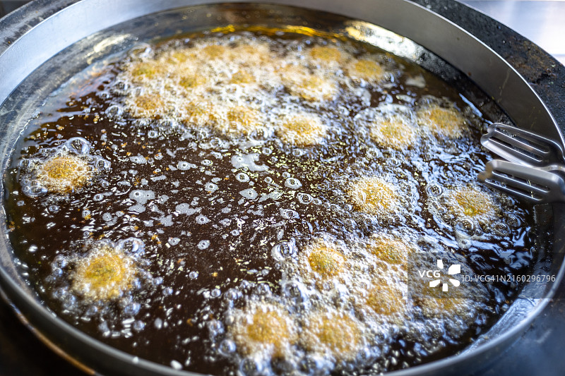 油炸金沙拉三明治特写图片素材