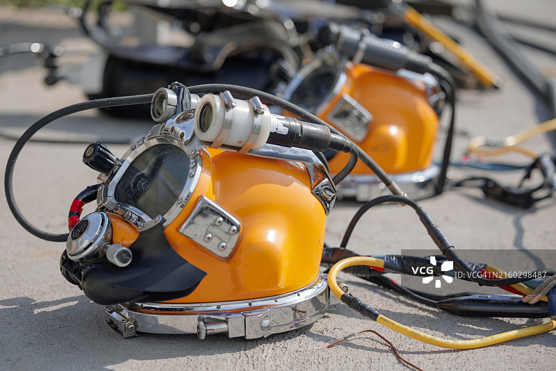 深海潜水头盔水下探险图片素材