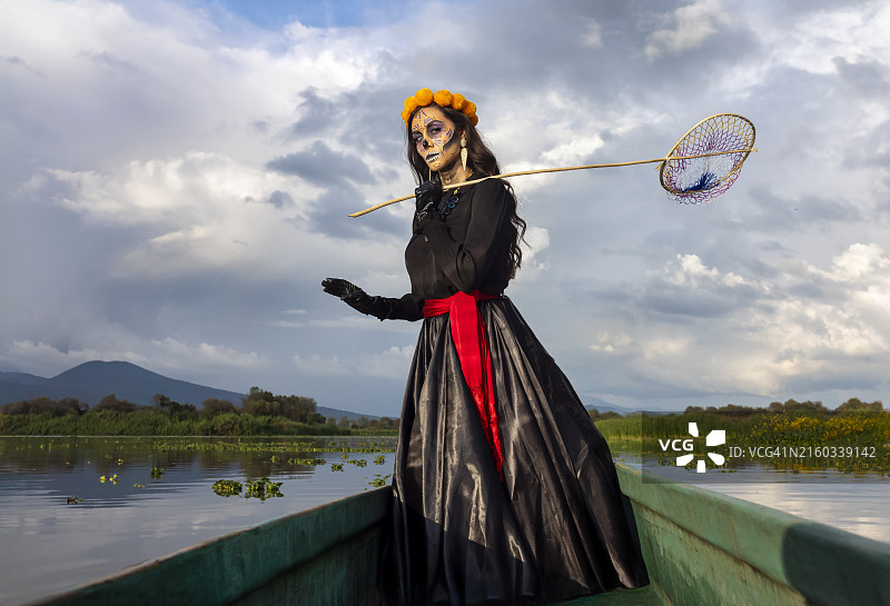 拿着渔网的卡特里娜图片素材