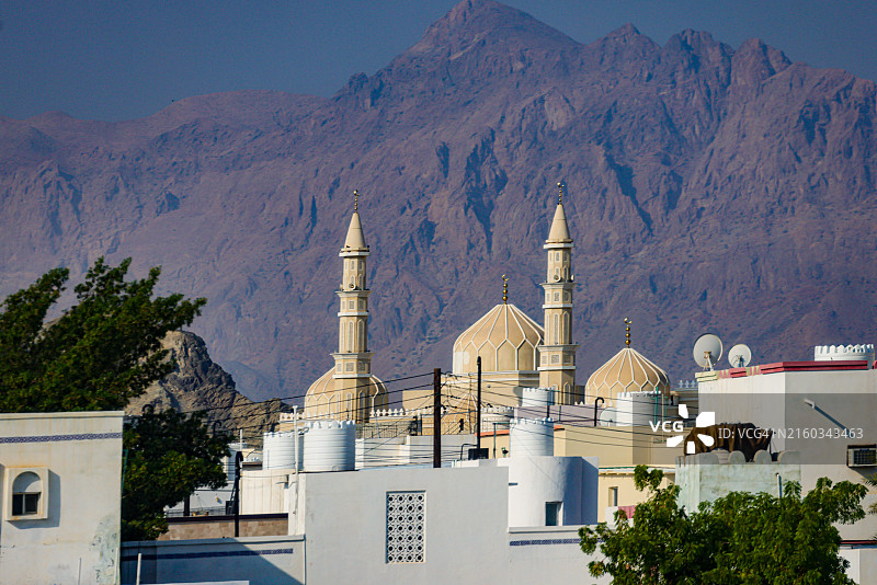 巴廷纳的清真寺和群山图片素材