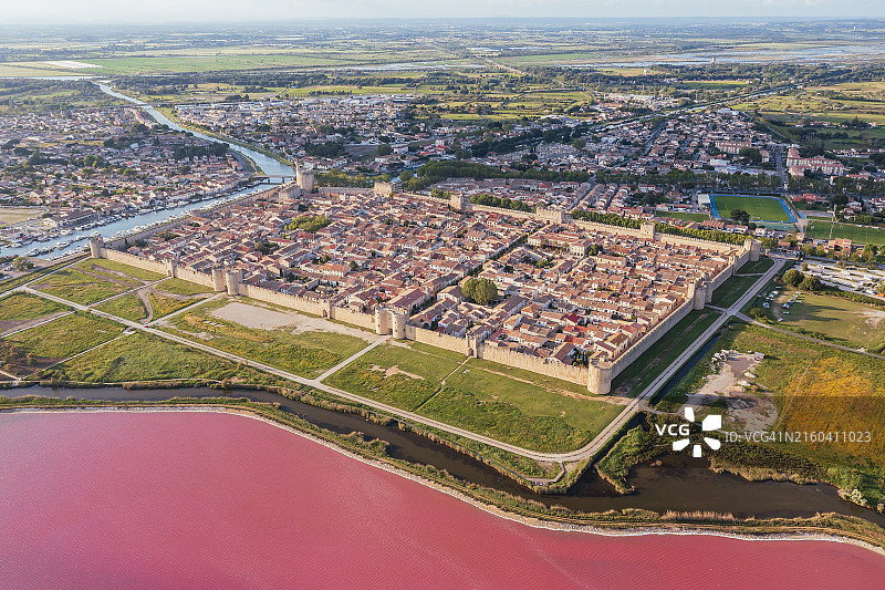 粉色、橙色盐滩和艾格斯莫尔特图片素材