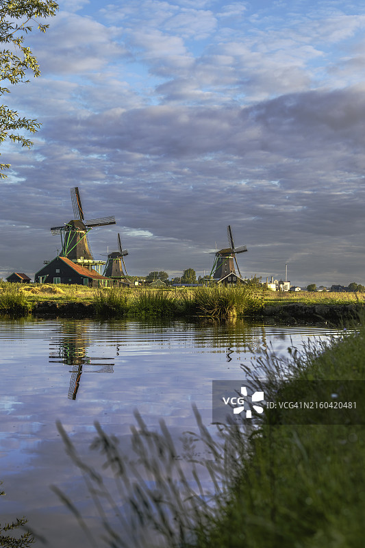 赞斯堡风车村的宁静清晨图片素材