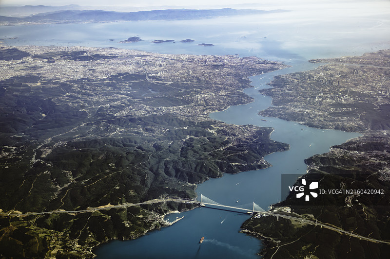 伊斯坦布尔和博斯普鲁斯海峡鸟瞰图片素材
