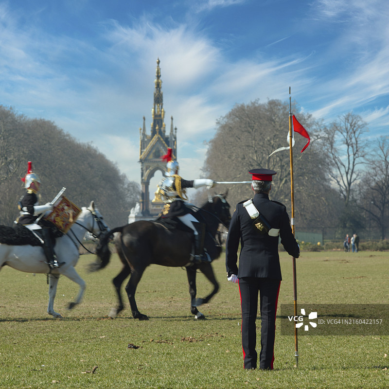 英国伦敦海德公园的皇家骑兵卫队图片素材