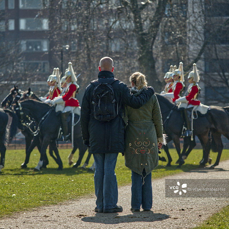 英国伦敦海德公园的皇家骑兵卫队图片素材