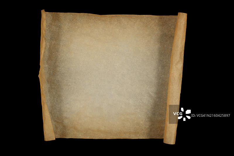 黑色背景上的旧纸卷图片素材