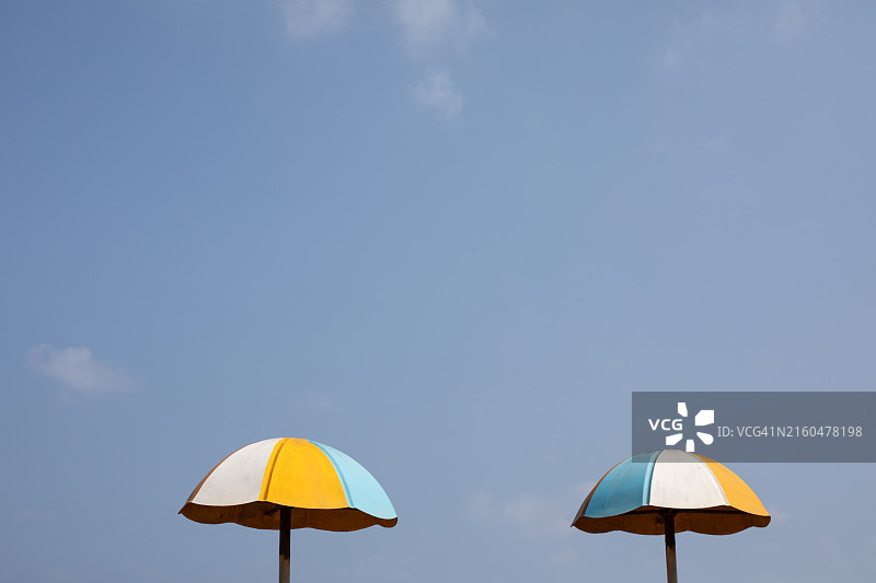 海滩遮阳伞，本地治里图片素材
