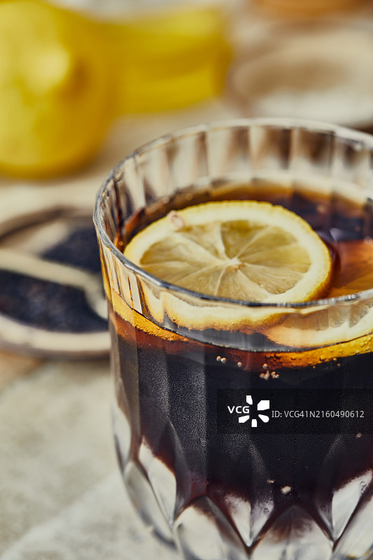 深色鸡尾酒图片素材