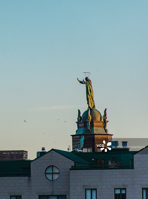 蒙特利尔、邦斯库尔教堂和市场景色图片素材