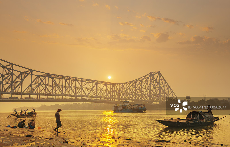 印度加尔各答，日落时分的贾甘纳特 घाट图片素材