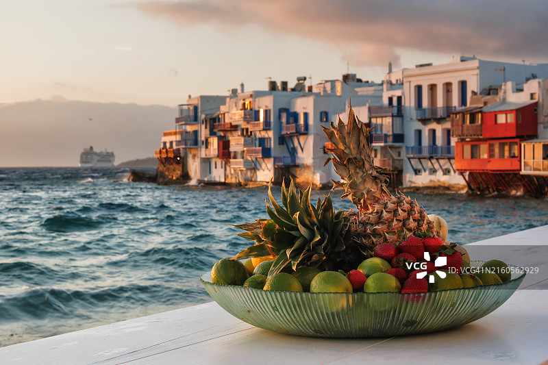 小威尼斯前的果盘图片素材