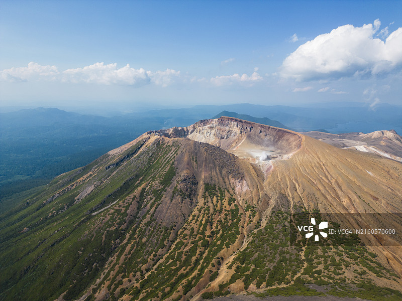日本北海道雌阿寒岳鸟瞰景观图片素材