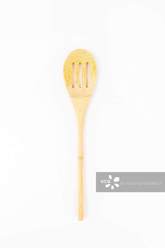 白色背景上的木质厨房厨具图片素材