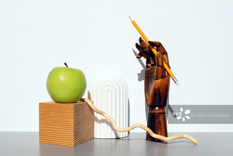 包含多种元素的现代构图，极简主义图片素材