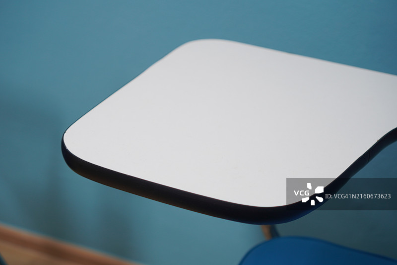 讲座椅白色桌子图片素材