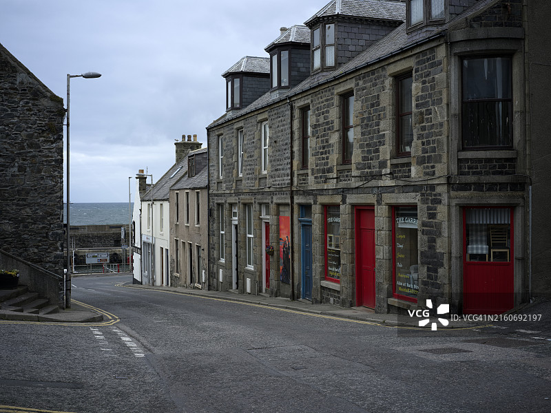 麦克达夫的城市街道和石头房子图片素材