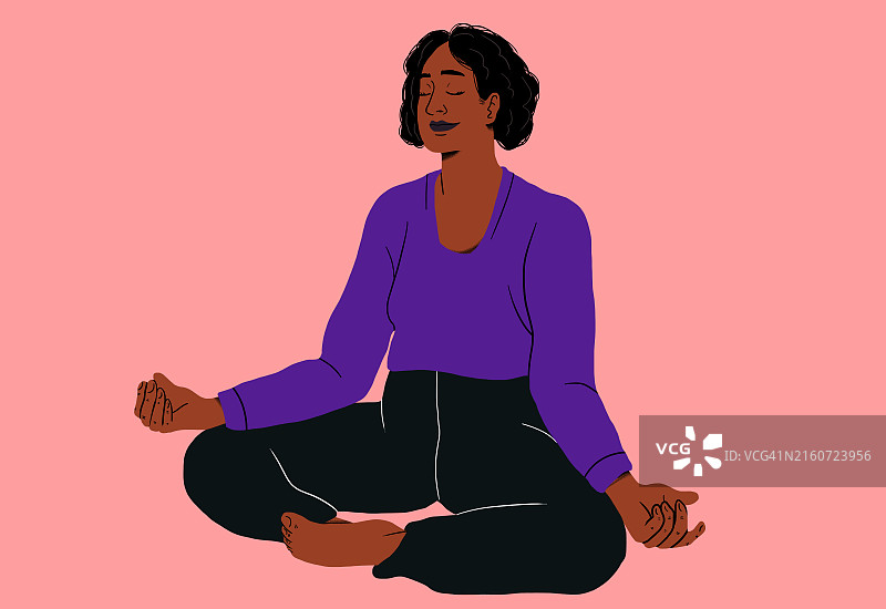 在粉色背景下冥想的女人图片素材