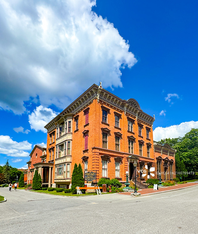 萨拉托加温泉国会公园博物馆的橙色砖砌外墙图片素材