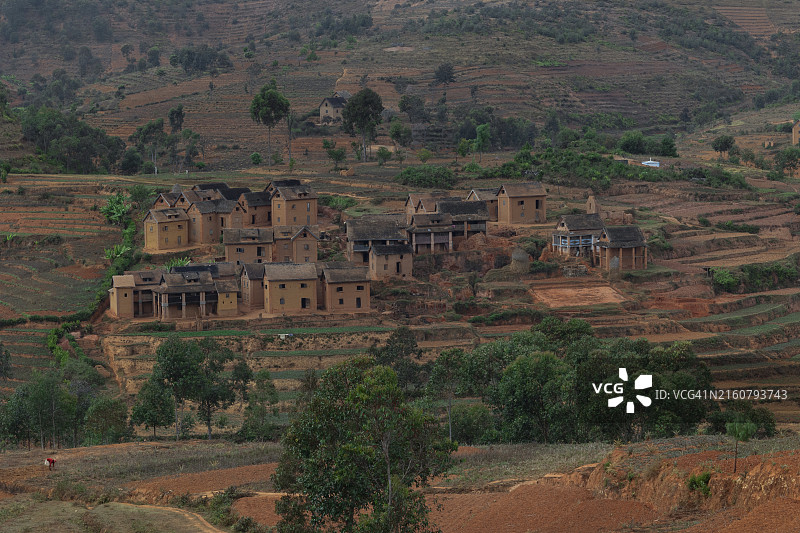 马达加斯加中部高地的梯田和泥房图片素材