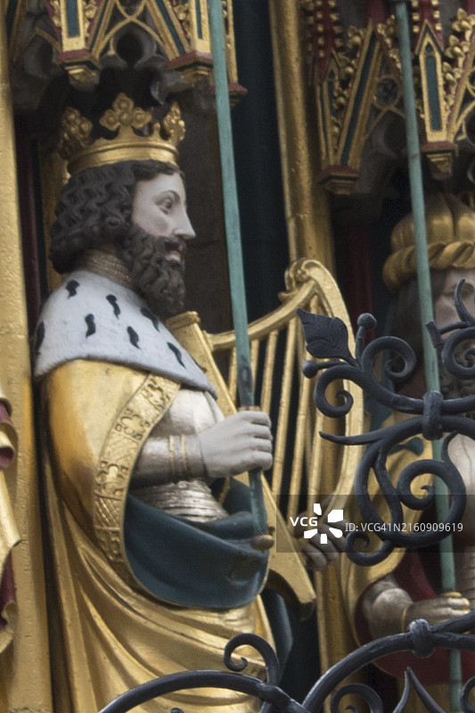 美丽喷泉上的雕像特写图片素材