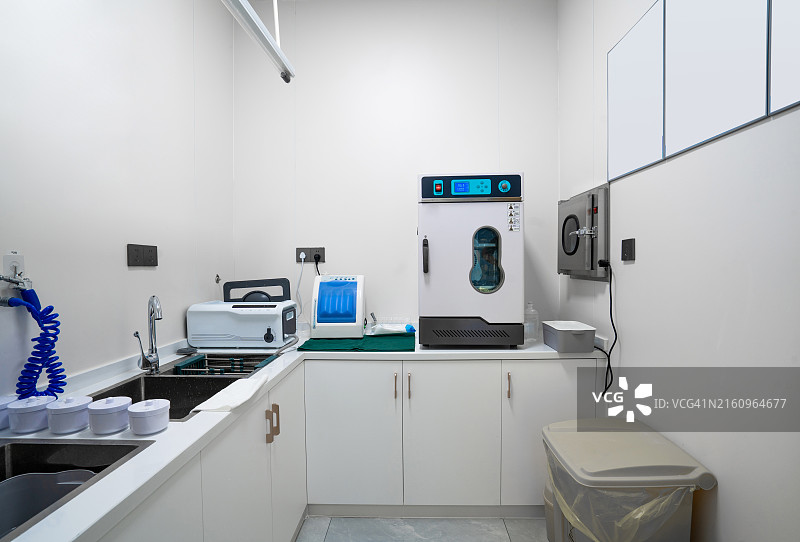 牙科诊所的消毒用品区图片素材