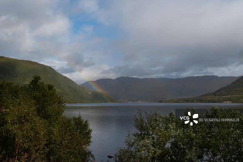 挪威的彩虹狂野海岸图片素材