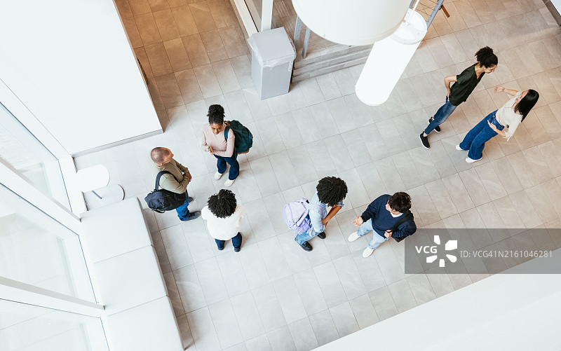 大厅或大堂内人群俯视图图片素材
