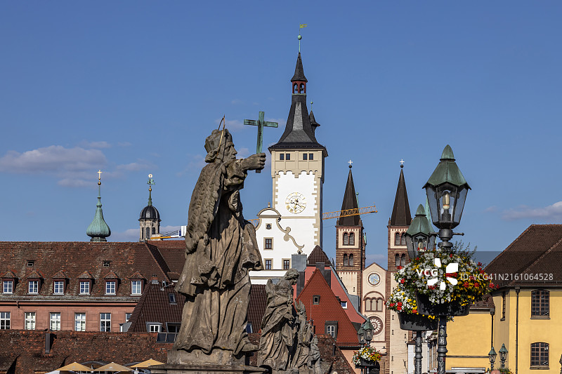 林堡大教堂与内波穆克的约翰雕像图片素材
