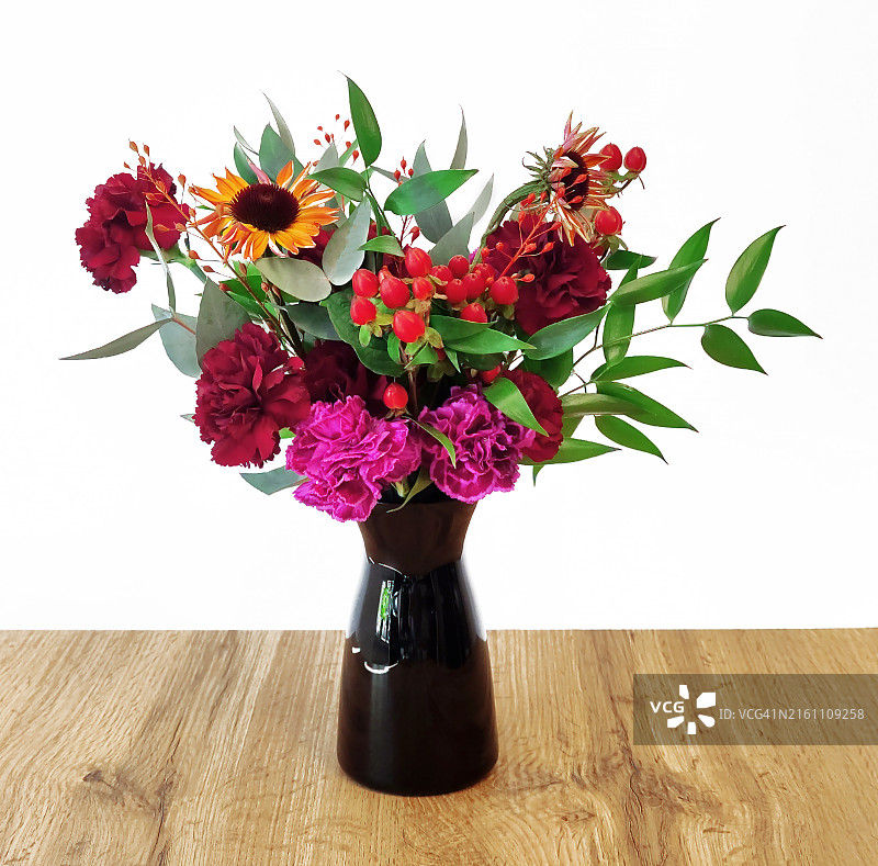 各色夏日鲜花花束图片素材