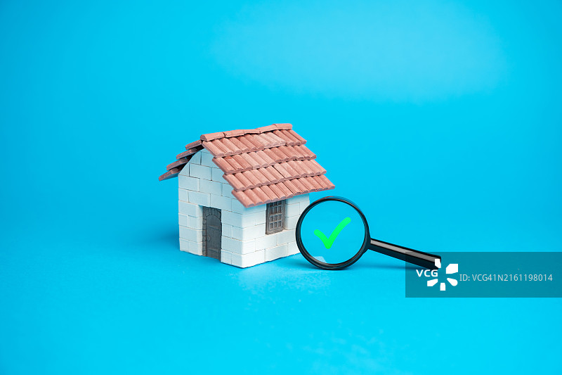 住房标准核实：住房选择批准、协议合法性检查、房屋质量和能源效率图片素材