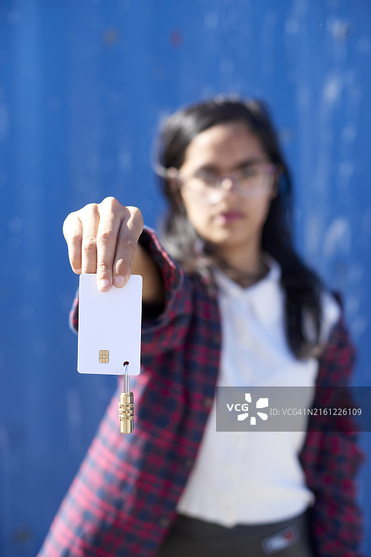 带挂锁的信用卡图片素材