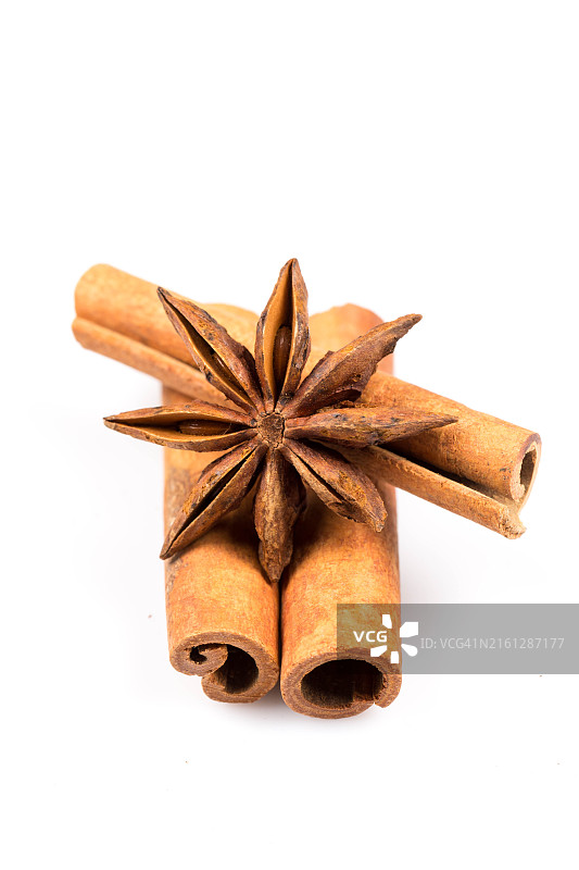 八角茴香和肉桂，白色背景上图片素材