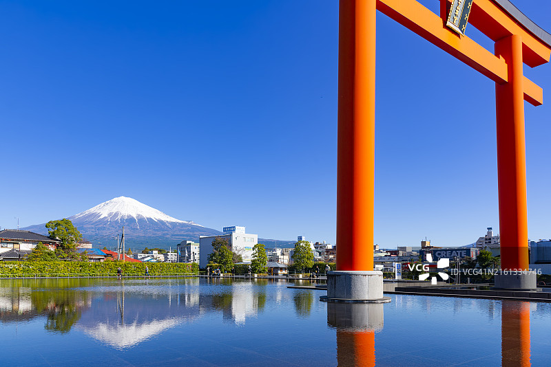日本静冈富士宫富士山世界遗产中心大鸟居图片素材