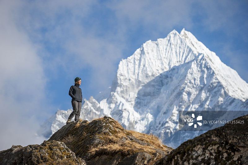 在喜马拉雅山脉徒步旅行图片素材
