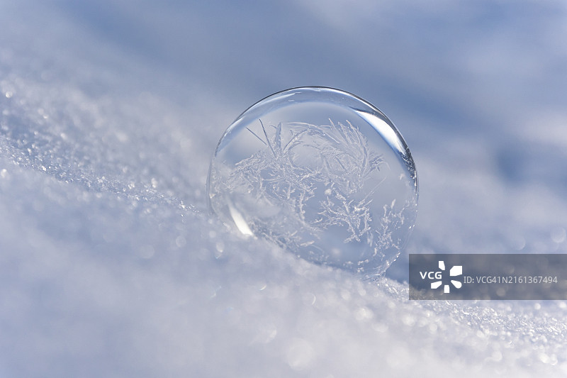 雪地冷冻钻石特写图片素材