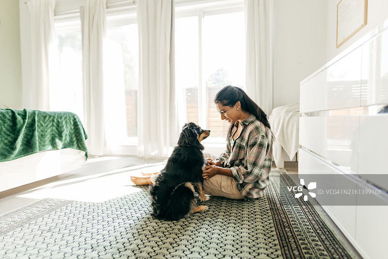 活在当下如何改善心理健康和幸福感图片素材