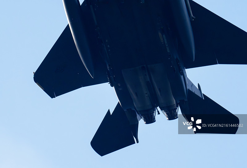 在英国湖区安布尔赛德上空飞行的战斗机图片素材