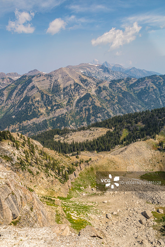 怀俄明州杰克逊霍尔的落基山脉崎岖地形图片素材