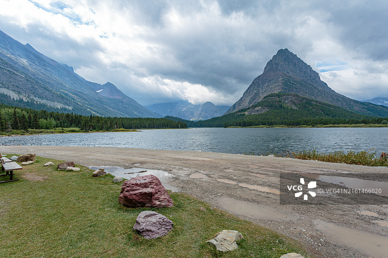 蒙大拿州冰川国家公园，斯威夫特湖的格林内尔角图片素材