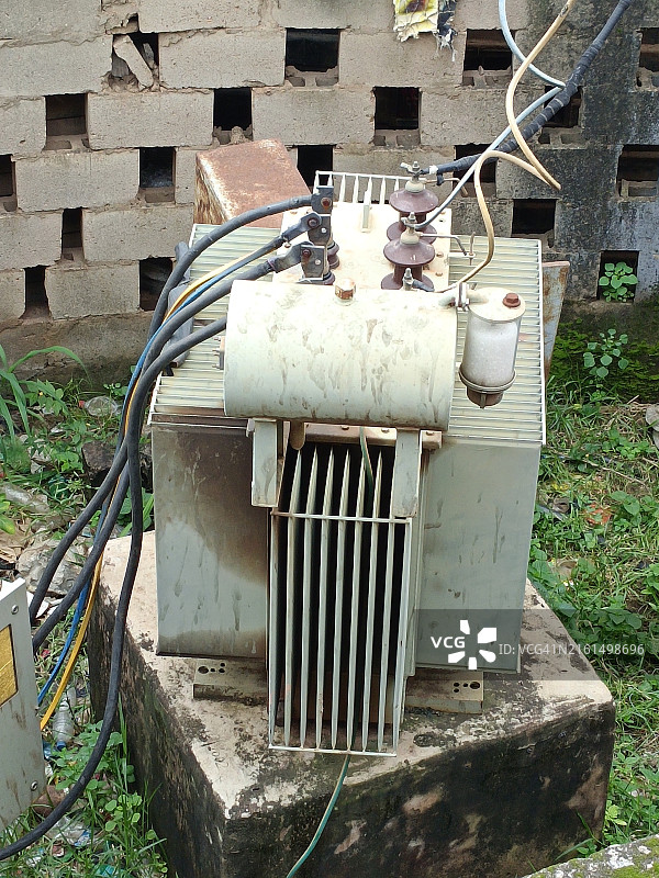 为区域供电的发电变压器特写镜头图片素材