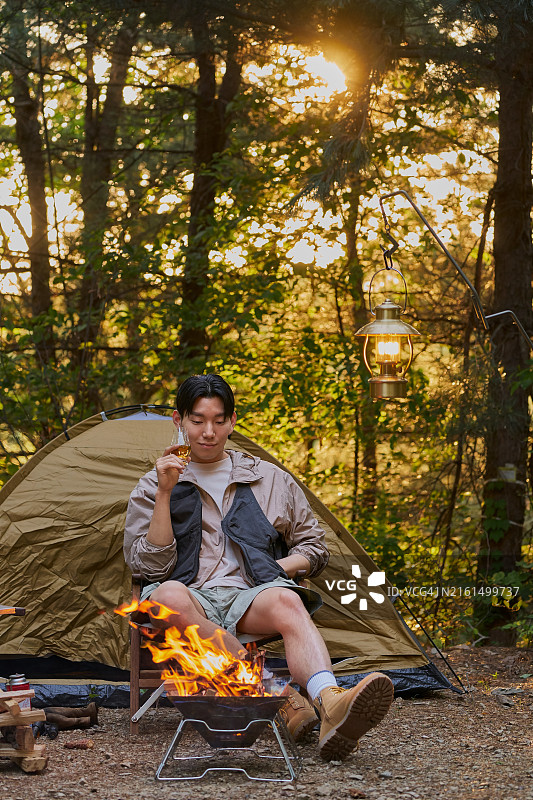 户外篝火露营场景图片素材